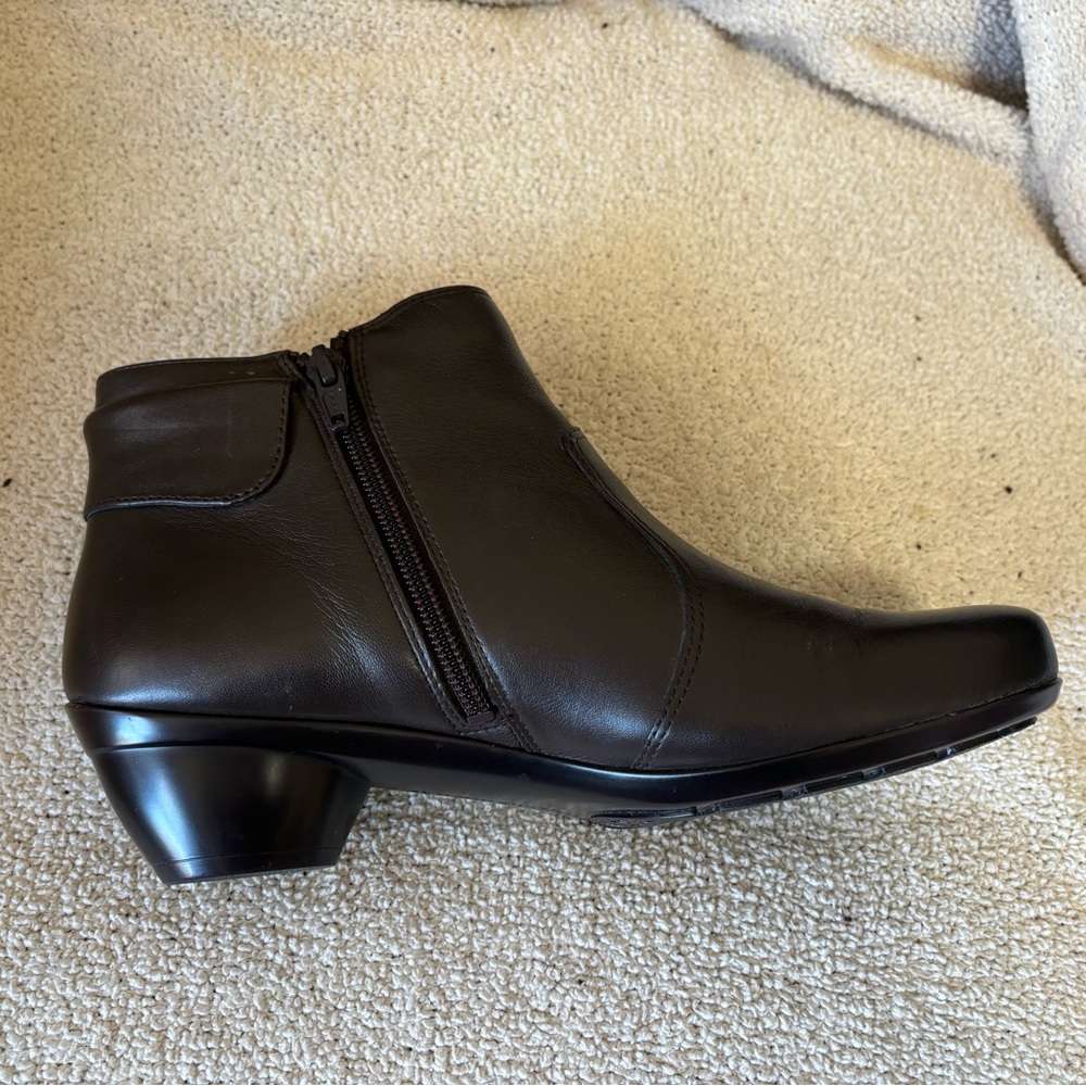 NATURALIZER Haley Ankle Bootie sz 7.5 women's - Picture 15 of 16